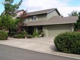 1645 NE Hoffman Dr in McMinnville, OR - Building Photo