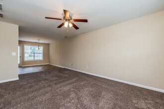 5792 Castlebrook Dr in Douglasville, GA - Building Photo - Building Photo