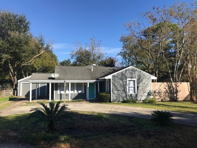 property at 2604 S Houston Dr