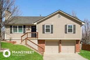 1218 SW Stockman Ct in Grain Valley, MO - Building Photo