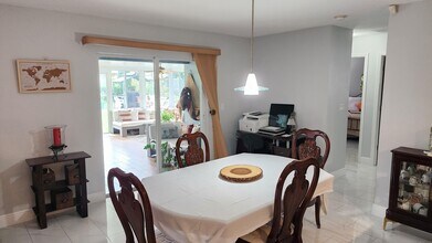 562 SE Majestic Terrace in Port St. Lucie, FL - Building Photo - Building Photo