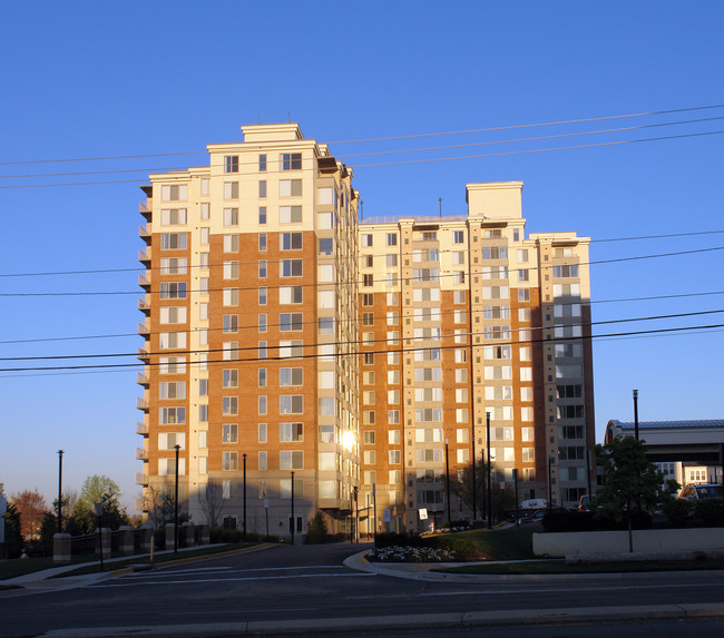 Wilton House in Fairfax, VA - Foto de edificio - Building Photo