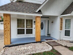6922 Gentle Breeze Dr in Willis, TX - Building Photo - Building Photo