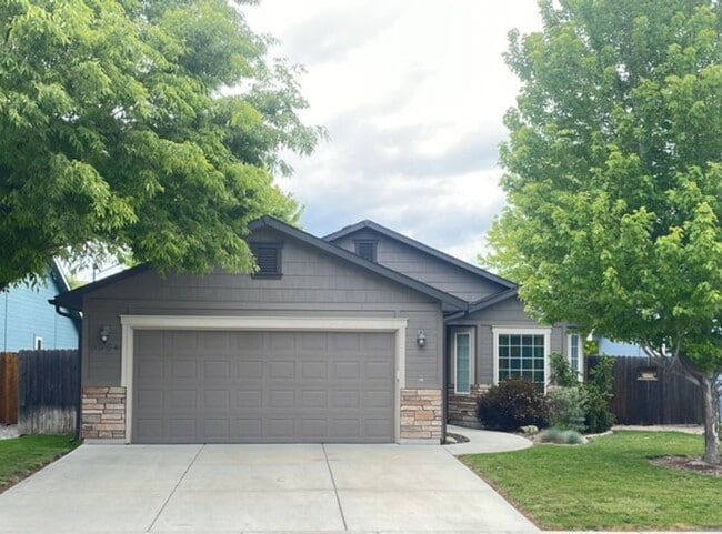 5664 N Hertford Way