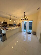 11463 SW 74th St in Miami, FL - Foto de edificio - Building Photo