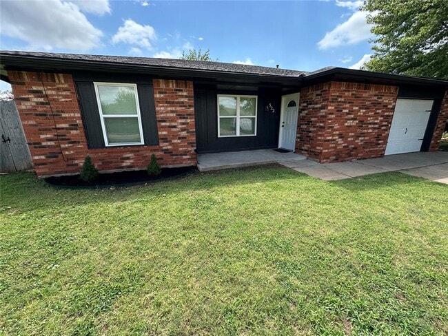 322 W Maple Branch Way in Mustang, OK - Building Photo - Building Photo