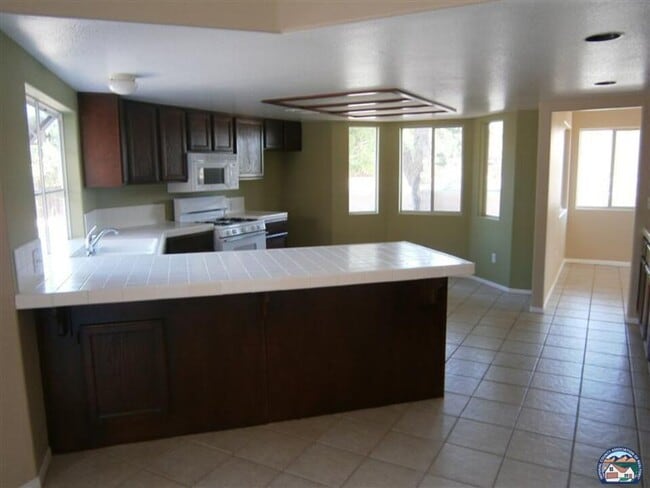 1902 Wake Ave in El Centro, CA - Building Photo - Building Photo