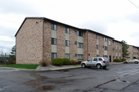 Crestwood Apartments in Lansing, MI - Building Photo - Building Photo