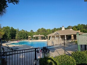 403 Henslowe Ln in West Columbia, SC - Foto de edificio - Building Photo