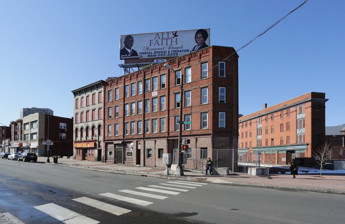 1359 Main St in Hartford, CT - Foto de edificio