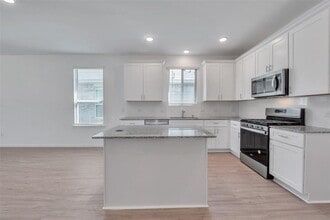 338 Lippizan Dr in Alvin, TX - Building Photo - Building Photo