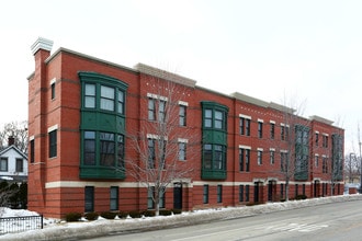 Palatine Station in Palatine, IL - Foto de edificio - Building Photo