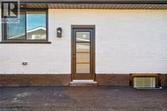 75 Britten Close in Hamilton, ON - Building Photo - Building Photo