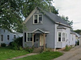 206 Wright Ave in Neenah, WI - Building Photo