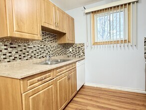 8401 Darlington Crescent in Windsor, ON - Building Photo - Building Photo