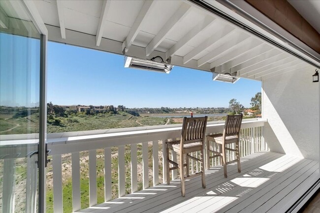 745 Domingo Dr in Newport Beach, CA - Building Photo - Building Photo