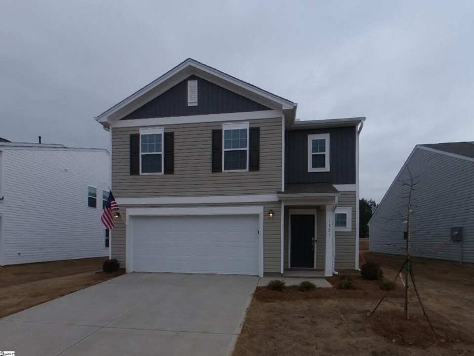 1321 Hugh Mack Ct in Spartanburg, SC - Foto de edificio