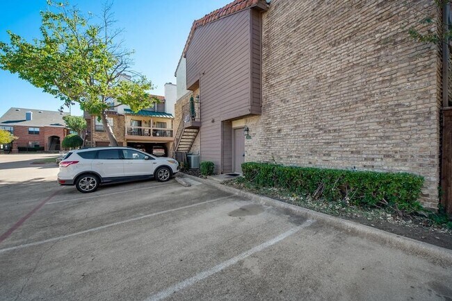336 Melrose Dr, Unit 18C in Richardson, TX - Foto de edificio - Building Photo