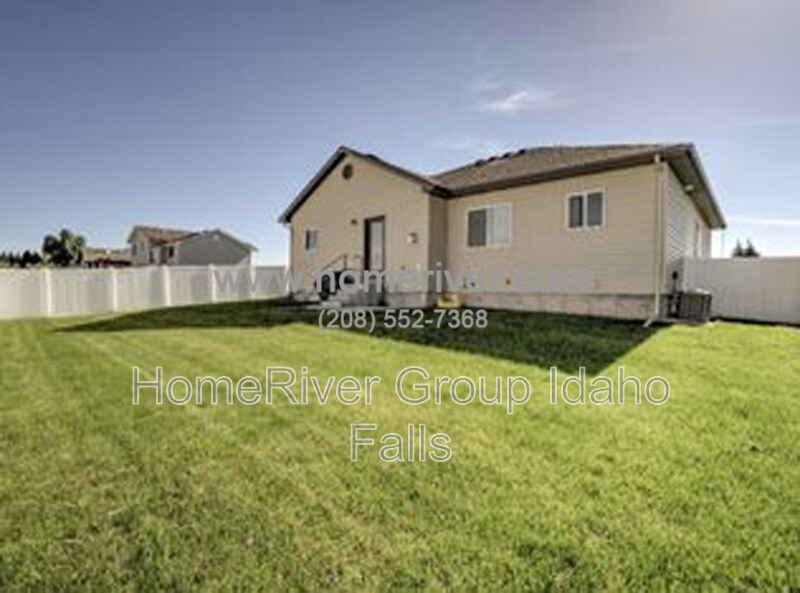 3861 Copper Ln in Idaho Falls, ID - Building Photo
