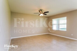 349 NE 30th Terrace in Cape Coral, FL - Foto de edificio - Building Photo