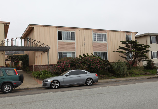 415 Esplanade Ave in Pacifica, CA - Building Photo - Building Photo