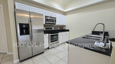 301 NE 24th Ave in Cape Coral, FL - Building Photo - Building Photo