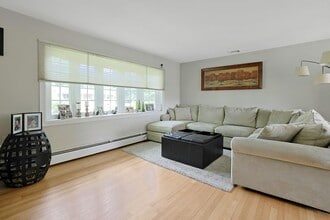 12 N Fairview Ave in Nanuet, NY - Building Photo - Building Photo