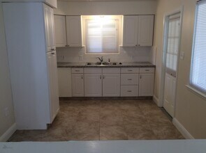 2428 W Garland Ave in Fresno, CA - Building Photo - Building Photo