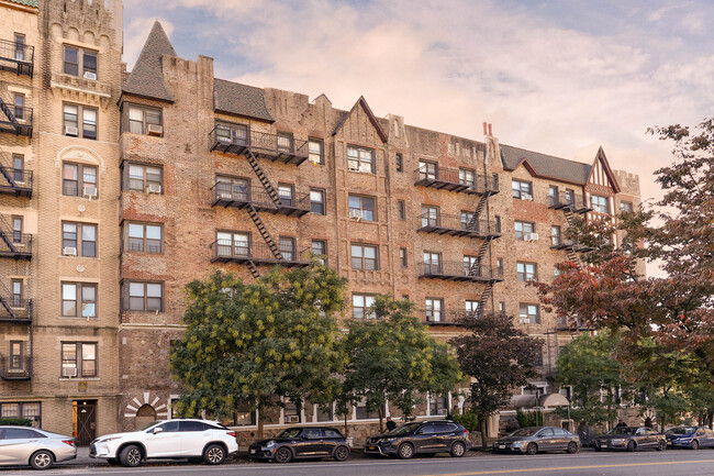 Crestwood in Brooklyn, NY - Foto de edificio - Building Photo