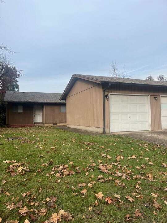 773 64th St in Springfield, OR - Building Photo