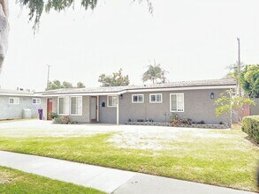 6920 E Bacarro St in Long Beach, CA - Building Photo - Building Photo