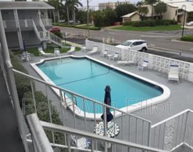 630 Layne Blvd in Hallandale Beach, FL - Building Photo - Building Photo
