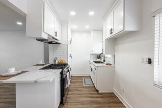 Pinecrest Apartments in La Mirada, CA - Foto de edificio - Interior Photo