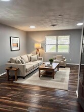 10546 Mapleridge Dr in Dallas, TX - Foto de edificio - Building Photo