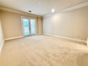 6515 Bandera Ave in Dallas, TX - Building Photo - Building Photo