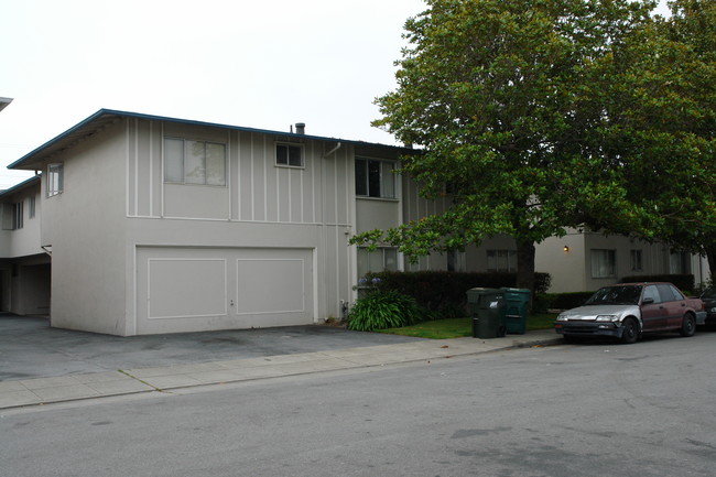 408 Studio Cir in San Mateo, CA - Foto de edificio - Building Photo