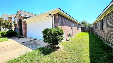 7011 Biton Dr in Houston, TX - Building Photo - Building Photo