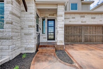 302 Baldovino Skyway in Austin, TX - Foto de edificio - Building Photo
