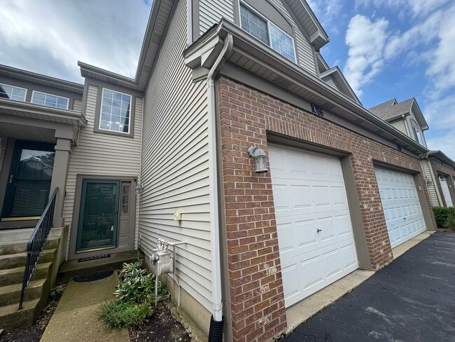 1086 Park Hill Cir in Aurora, IL - Building Photo - Building Photo