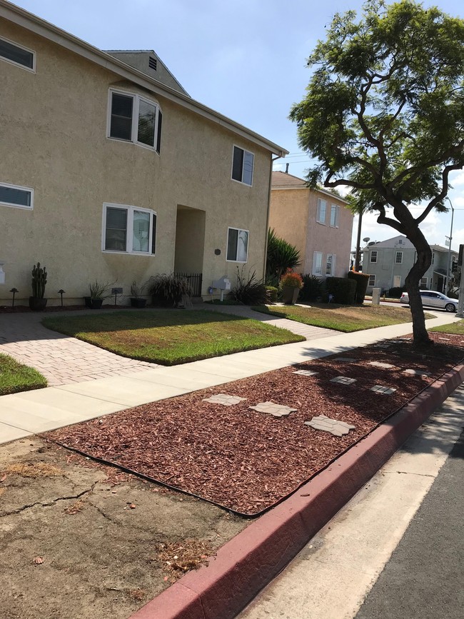 10262 S Van Ness Ave, Unit 10262