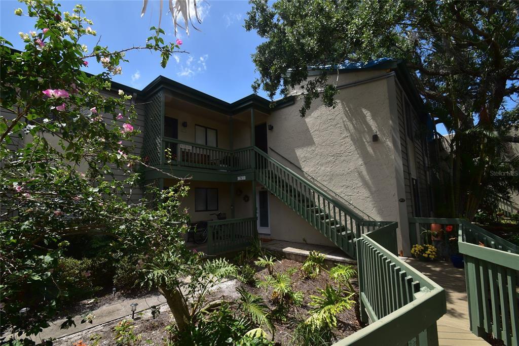 1512 Pelican Point Dr in Sarasota, FL - Foto de edificio