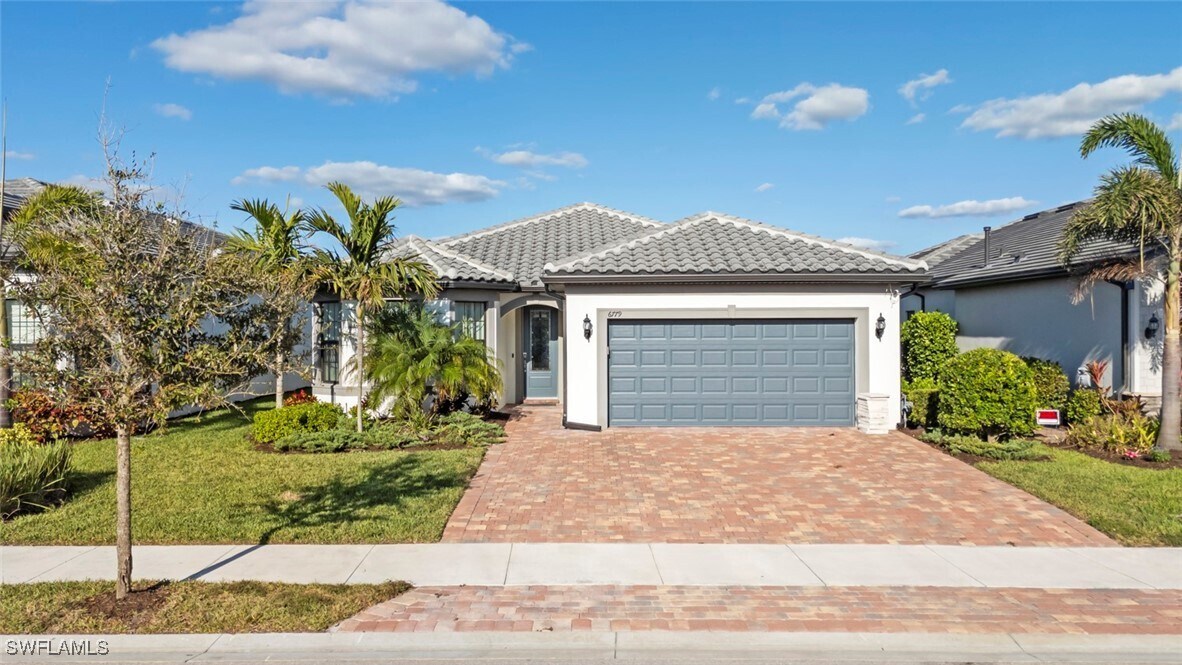6779 Pennyroyal Dr in Naples, FL - Building Photo