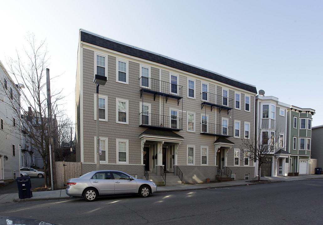 489-493 E 3rd St in South Boston, MA - Foto de edificio