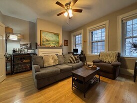 98 Myrtle St, Unit 1 in Boston, MA - Building Photo