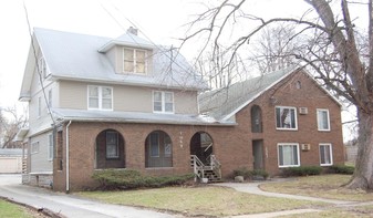 1069 33rd St in Des Moines, IA - Building Photo
