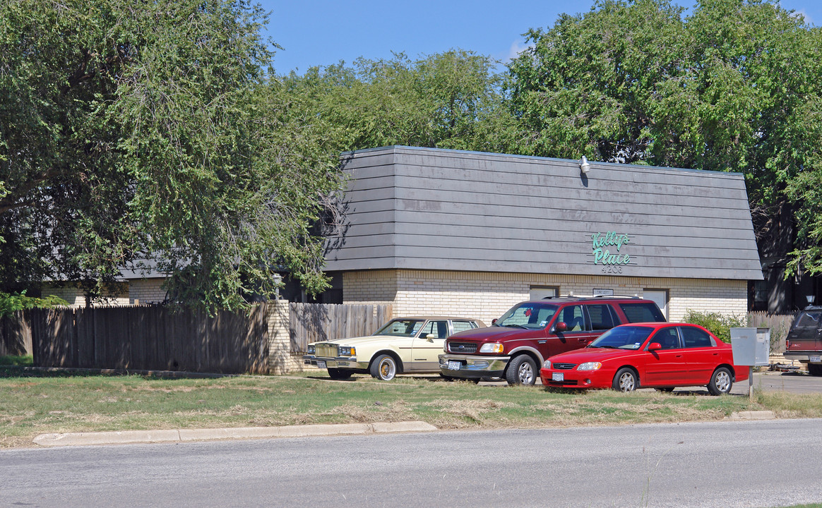 Kelly's Place in Lubbock, TX - Building Photo