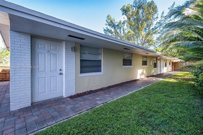 2020 Miami Rd in Fort Lauderdale, FL - Building Photo - Building Photo