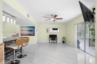 8137 Lagos de Campo Blvd in Tamarac, FL - Building Photo - Building Photo