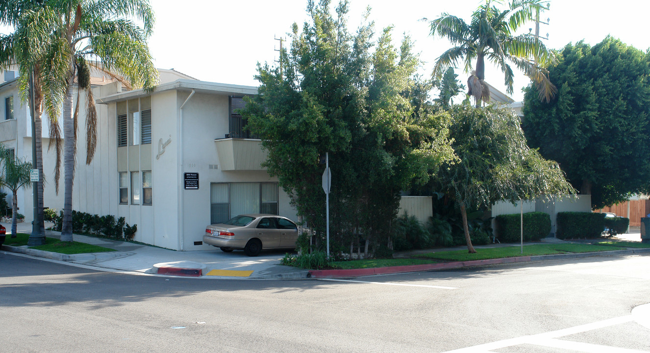 1800 Prosser Ave in Los Angeles, CA - Foto de edificio