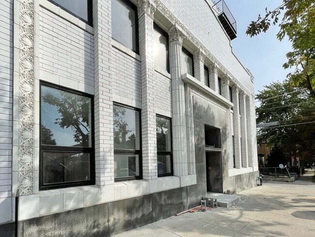 1724 W Greenleaf Ave, Unit 202 in Chicago, IL - Building Photo - Building Photo
